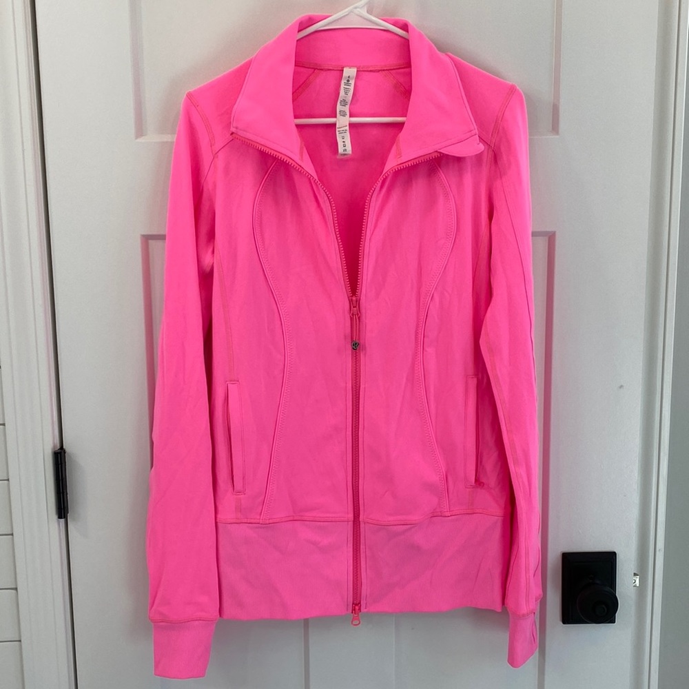 Lululemon hot pink long sleeved stretchy zip up jacket size 6